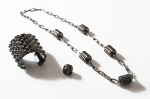 manhattan3 300x199 Necklaces products at bijoux